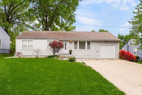 8817 W 82nd Ter, Overland Park, KS, 66204-3525 | Card Image