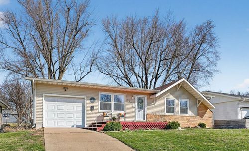 1204 Sunnyside Cir, Cedar Falls, IA, 50613-6523 | Card Image