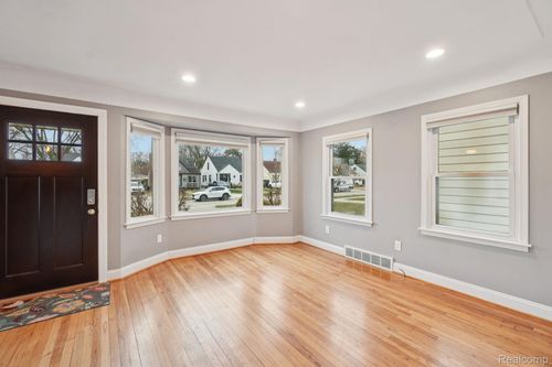 233 Linden Ave, Royal Oak, MI, 48073-3470 | Card Image