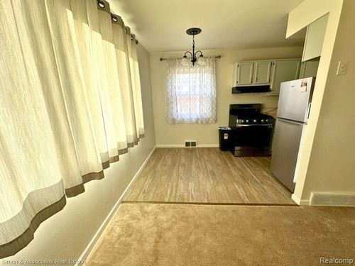 2439 Stieber St, Westland, MI, 48186-4423 | Card Image