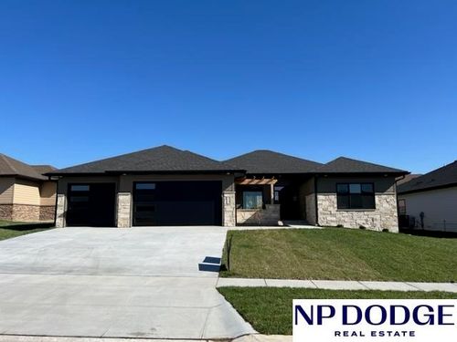 2740 S Creek Rd, Lincoln, NE, 68516-5374 | Card Image