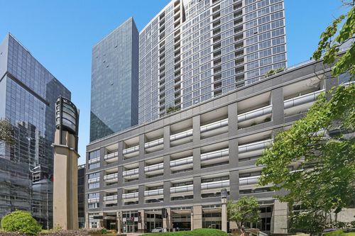 2005-240 E Illinois St, Chicago, IL, 60611-5044 | Card Image