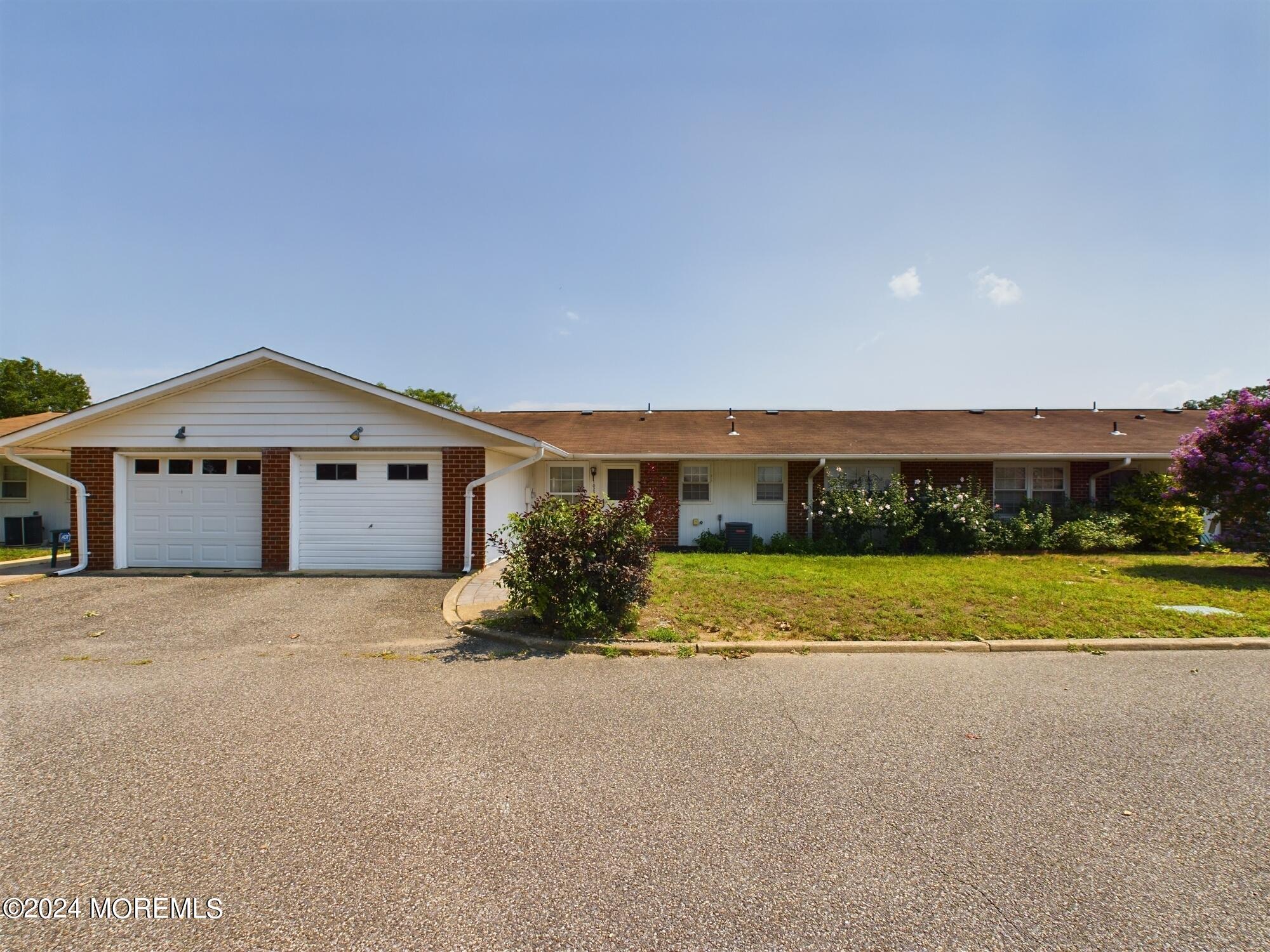 Shetland Dr, Lakewood, NJ 08701