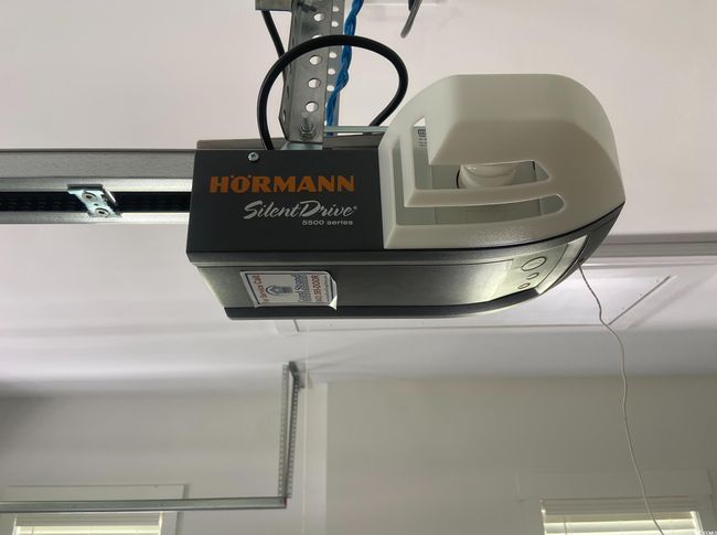 Detailed view of a garage door opener | Image 36