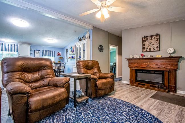 142 Hounds Chase Dr, House other with 3 bedrooms, 2 bathrooms and 2 parking in Trinity TX | Image 5