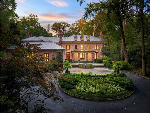 35 Valley Rd Nw, Atlanta, GA, 30305-1115 | Card Image