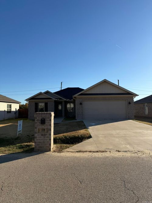 135 Redwood Dr, Bono, AR, 72416-9405 | Card Image