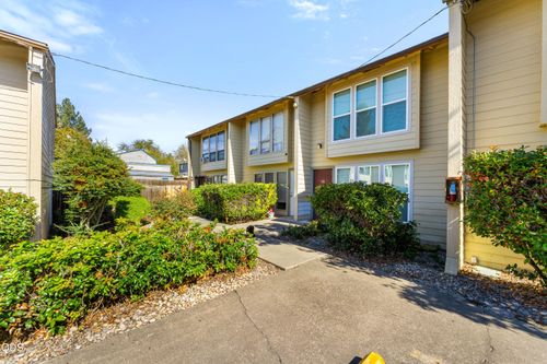 36-1800 Crater Lake Ave, Medford, OR, 97504-5440 | Card Image