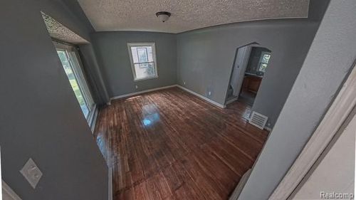 18411 Grandville Ave, Detroit, MI, 48219-2826 | Card Image