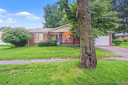 12810 Verwood Dr, Florissant, MO, 63033-4823 | Card Image