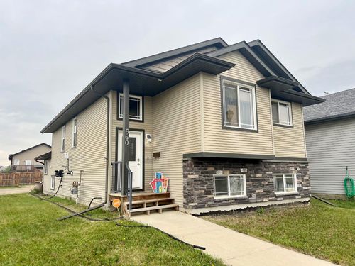 660 Red Oak Close, Springbrook, AB, T4S0B5 | Card Image