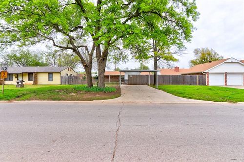 ste-c-5901 N Macarthur Blvd, Warr Acres, OK, 73122-7237 | Card Image