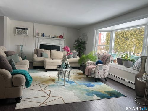 79 Westbrook Dr, Waterbury, CT, 06705-3715 | Card Image