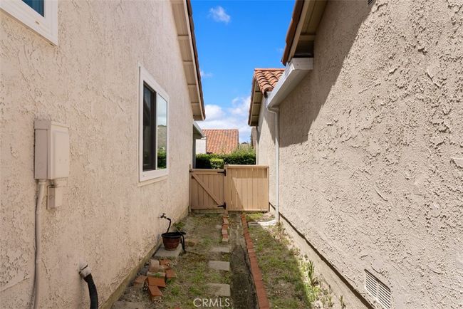 Here is a view of the private enclosed side patio area | Image 23