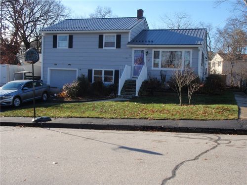 11 Kennedy Dr, Coventry, RI, 02816-5215 | Card Image