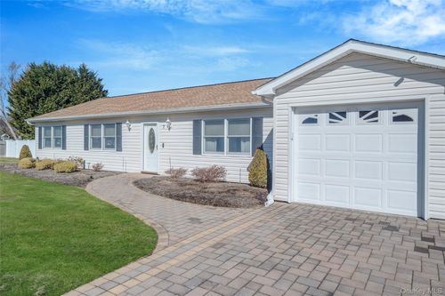 7 Hemlock Rd, Mount Sinai, NY, 11766-2728 | Card Image