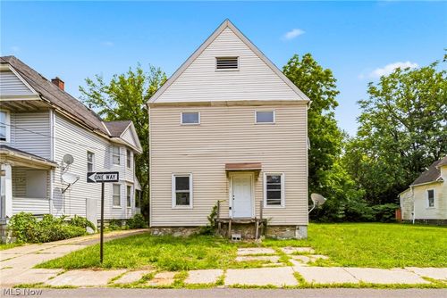 3257 E 56th Pl, Cleveland, OH, 44127-1301 | Card Image