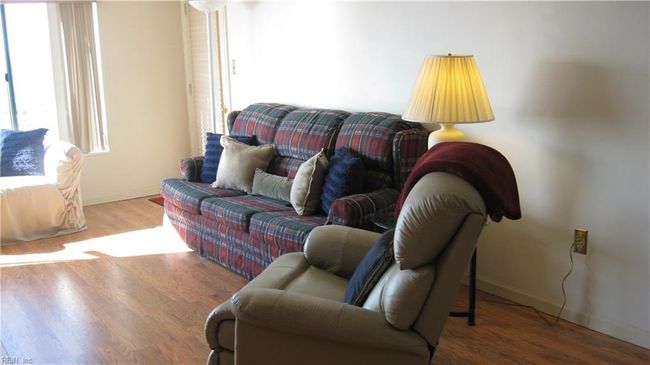 Large sofa conveys to new owner. | Image 8
