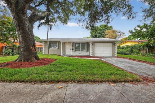 760 Sw 64th Way, Pembroke Pines, FL, 33023-1540 | Card Image