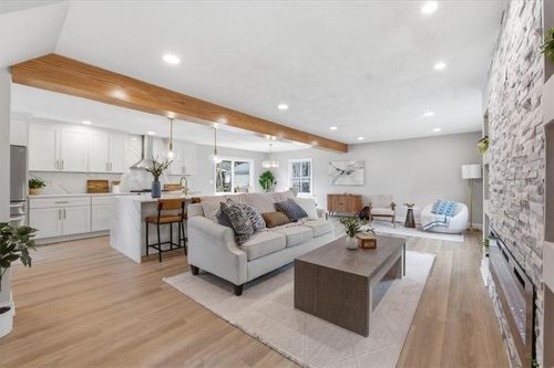 39 W 70th Ter, Kansas City, MO, 64113-2563 | Card Image