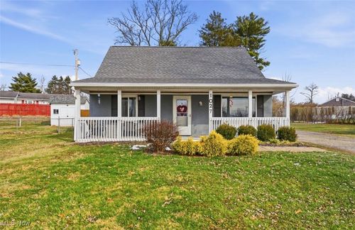 1027 Taylor St, Zanesville, OH, 43701-2655 | Card Image