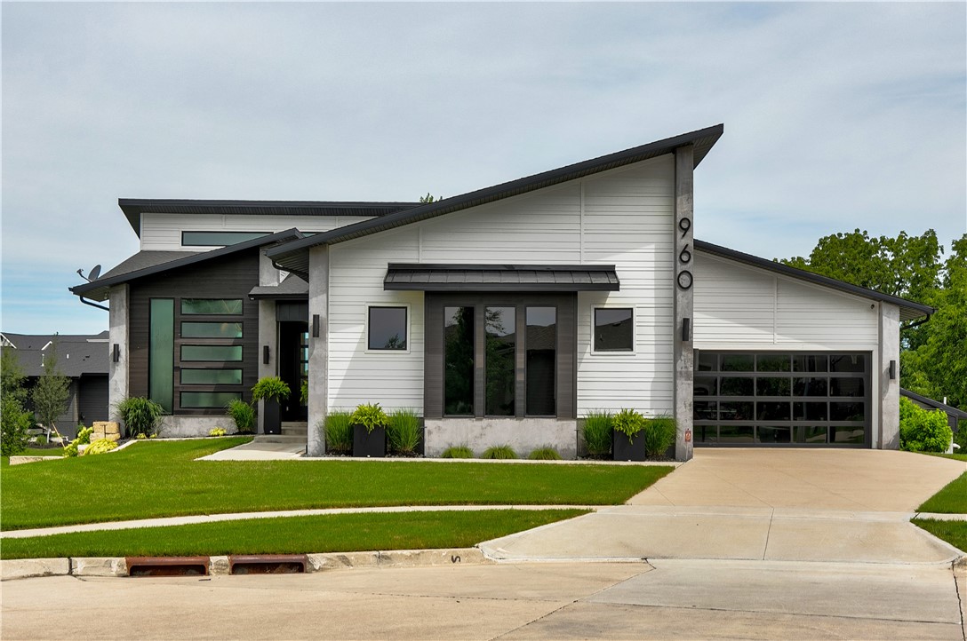 Fox Valley Ct, Waukee, IA 50263