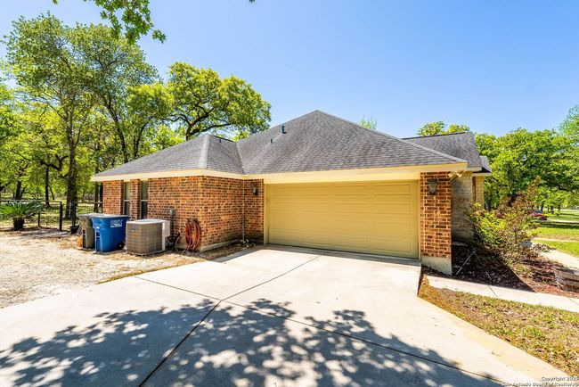 162 Champions Blvd, House other with 3 bedrooms, 2 bathrooms and null parking in La Vernia TX | Image 35