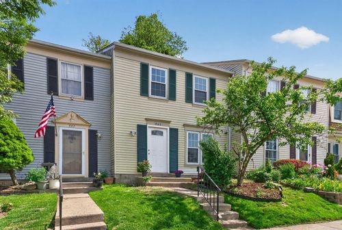 945 Holborn Ct, STERLING, VA, 20164-4823 | Card Image