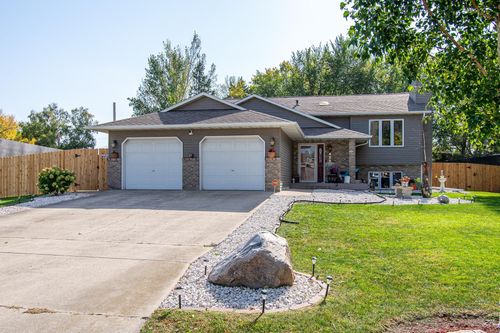 429 Valley Ave, Moorhead, MN, 56560-4915 | Card Image