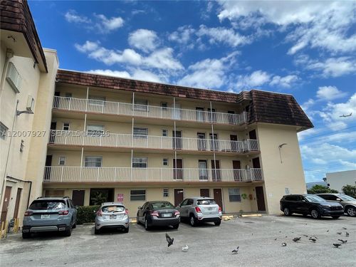 w401-680 Miller Dr, Miami Springs, FL, 33166-6186 | Card Image