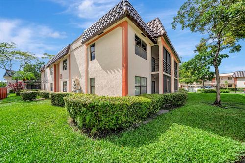 apt-202-871 Ne 207th Ter, Miami, FL, 33179-1969 | Card Image