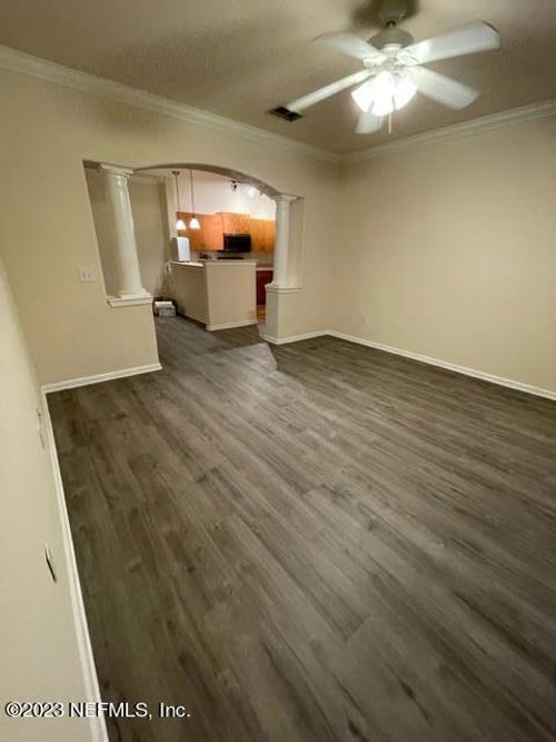 409-8290 Gate Pkwy W, JACKSONVILLE, FL, 32216-3624 | Card Image