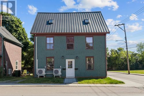 44 Weymouth St, Charlottetown, PE, C1A4Y5 | Card Image