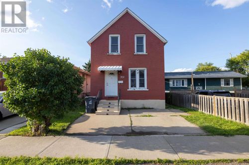 201 Cumming St, Thunder Bay, ON, P7C1N8 | Card Image