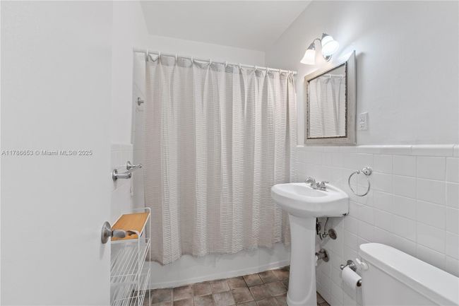 A42 - 6580 Santona St, Condo with 2 bedrooms, 2 bathrooms and null parking in Coral Gables FL | Image 11