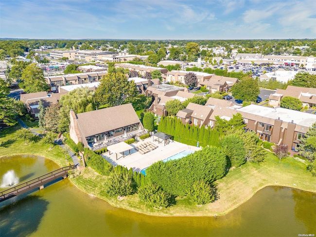 93 - 93 Southgate Cir, Condo with 3 bedrooms, 2 bathrooms and null parking in Massapequa Park NY | Image 17