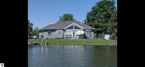 5871 Sandy Dr, Pinconning, MI, 48650-8318 | Card Image