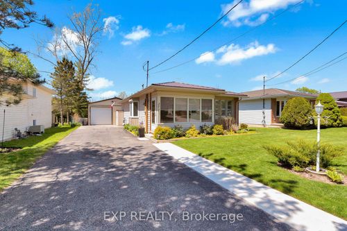 277 Station St, Parkhill, ON, N0M2K0 | Card Image