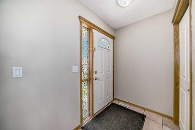 86 Hidden Hills Terr Nw, House detached with 3 bedrooms, 2 bathrooms and 4 parking in Calgary AB | Image 3