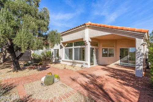 13933 N Desert Butte Dr, Oro Valley, AZ, 85755-9331 | Card Image