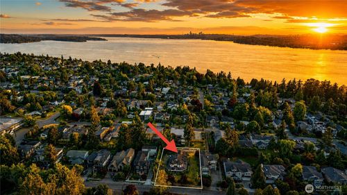 645 18th Ave W, Kirkland, WA, 98033-4819 | Card Image