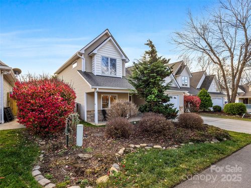 34 Beekeeper Trl, Swannanoa, NC, 28778-6101 | Card Image