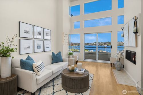 2-2400 8th Ave N, Seattle, WA, 98109-2255 | Card Image
