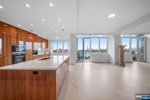100 Carlyle Dr, Cliffside Park, NJ, 07010-3501 | Card Image
