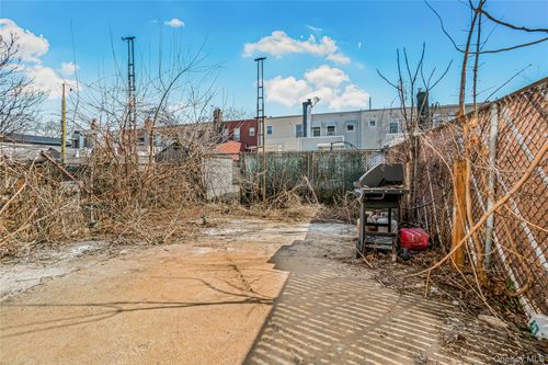 9011 77th St, Woodhaven, NY, 11421-2806 | Card Image