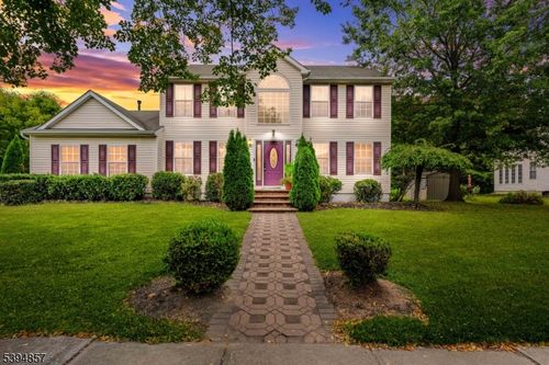 617 6th St E, Florence, NJ, 08518-2629 | Card Image