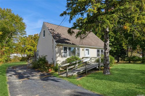 471 Peconic St, Ronkonkoma, NY, 11779-6919 | Card Image