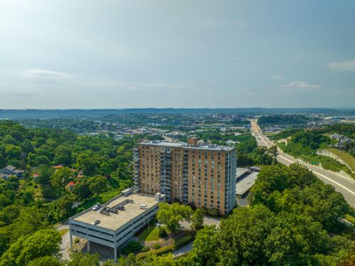 1131 Stringers Ridge Rd, Chattanooga, TN, 37405-3255 | Card Image