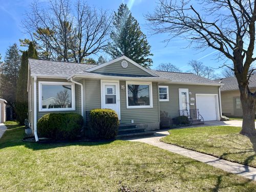 2607 Lincoln Ave, Two Rivers, WI, 54241-2340 | Card Image