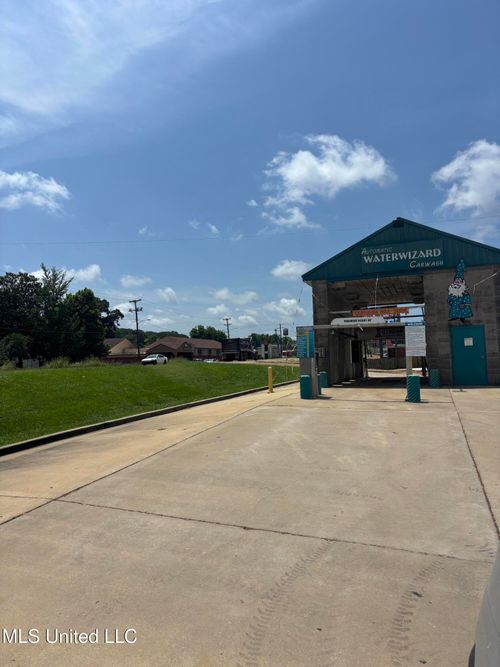 1635 Jerry Clower Blvd, Yazoo City, MS, 39194-2716 | Card Image